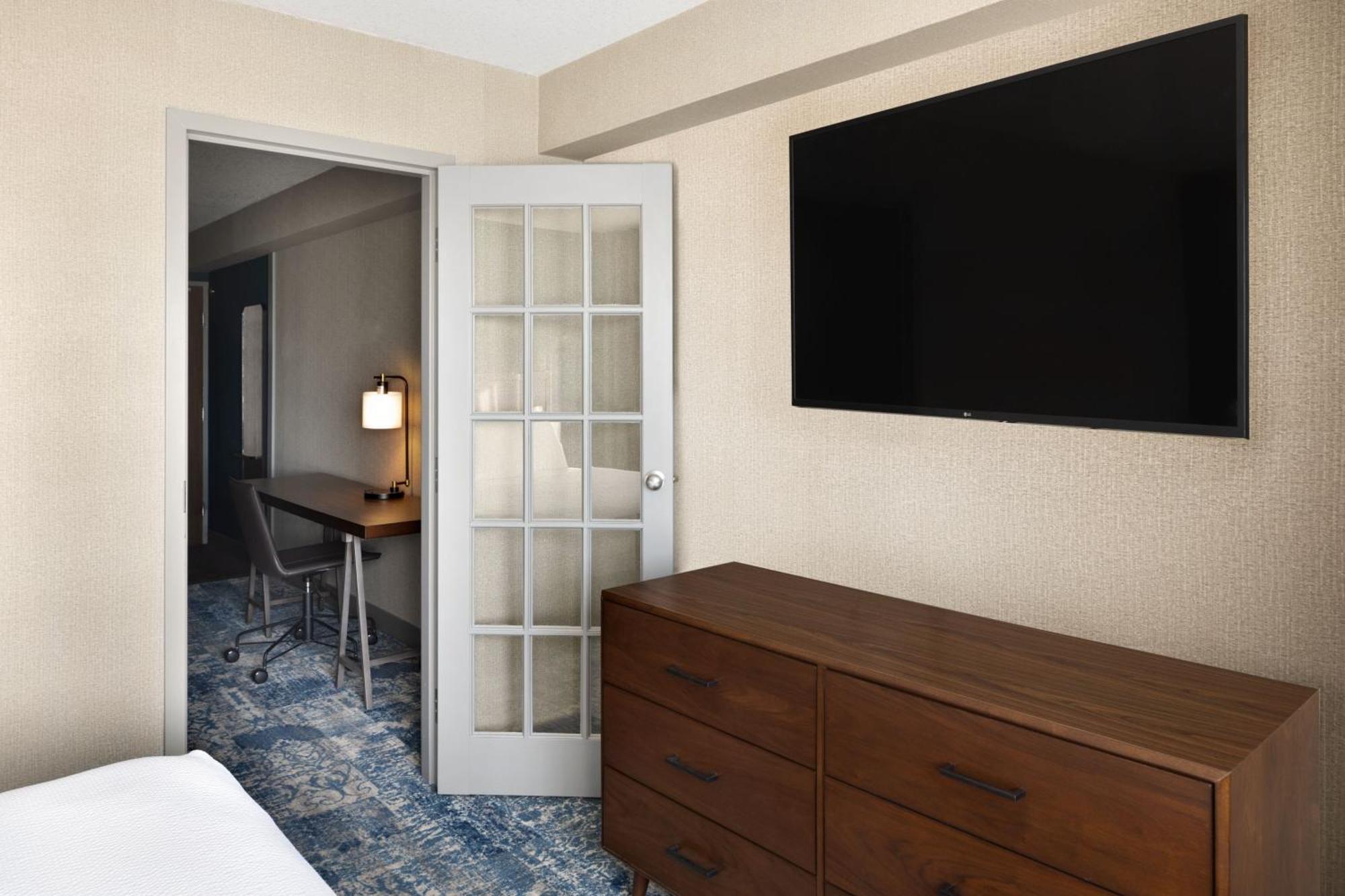 Four Points By Sheraton Edmonton South Экстерьер фото