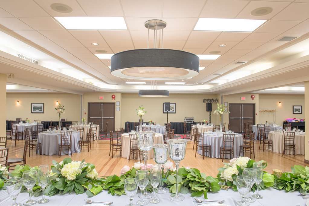 Four Points By Sheraton Edmonton South Удобства фото