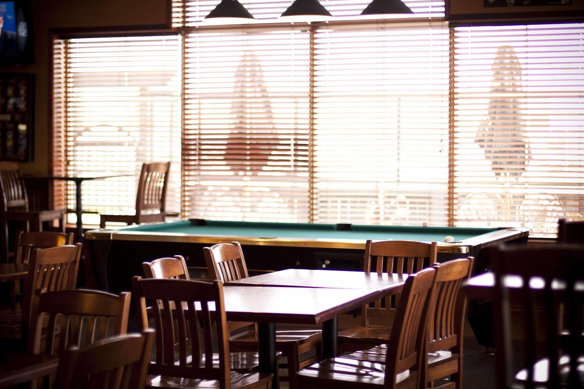 Four Points By Sheraton Edmonton South Экстерьер фото
